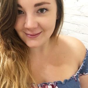 Meet your Posher, Elise